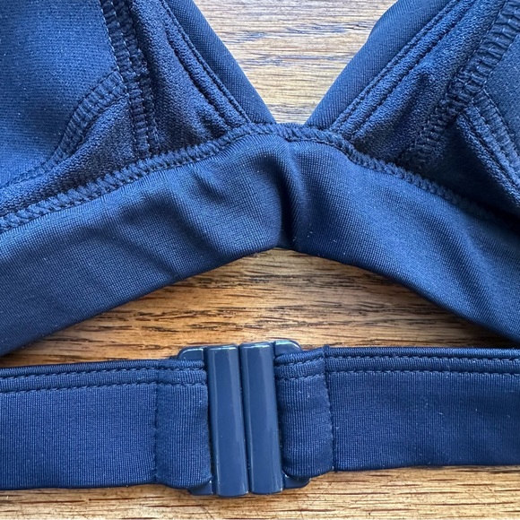 Boden Women’s Wireless bikini top blue And Ivory size 6 with ruffles And ruching - Picture 10 of 16